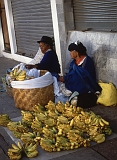 573_Otavalo, bananen verkopen